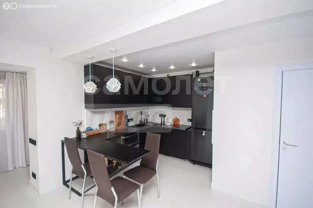 3-комнатная квартира: Севастополь, улица Меньшикова, 21 (68.1 м) - Фото 1