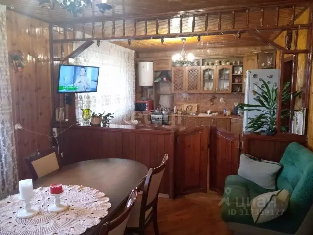 Дом в Белгородская область, Короча Корочанская ул. (255 м) - Фото 1