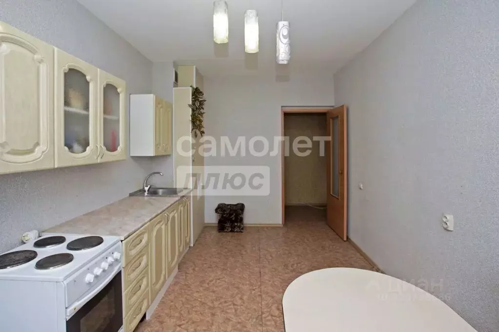 3-к кв. Омская область, Омск ул. Стороженко, 25к9 (70.0 м) - Фото 1