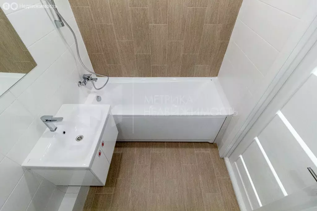 Квартира-студия: Тюмень, улица Тимофея Чаркова, 93 (23 м) - Фото 1