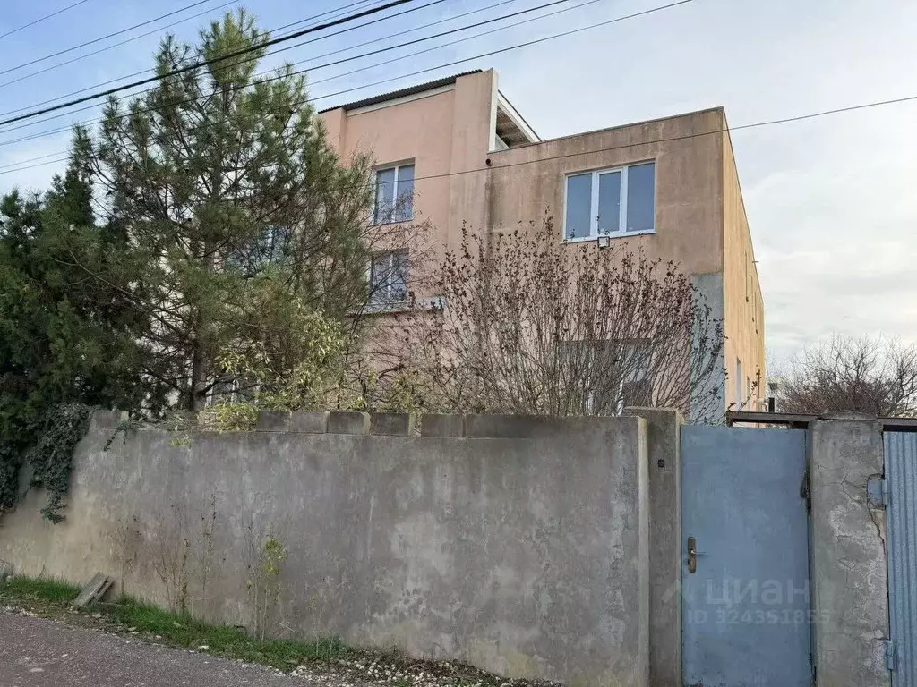 Дом в Крым, Сакский район, с. Уютное, Прибой СПК ул. Вишневая, 70 (418 ... - Фото 1