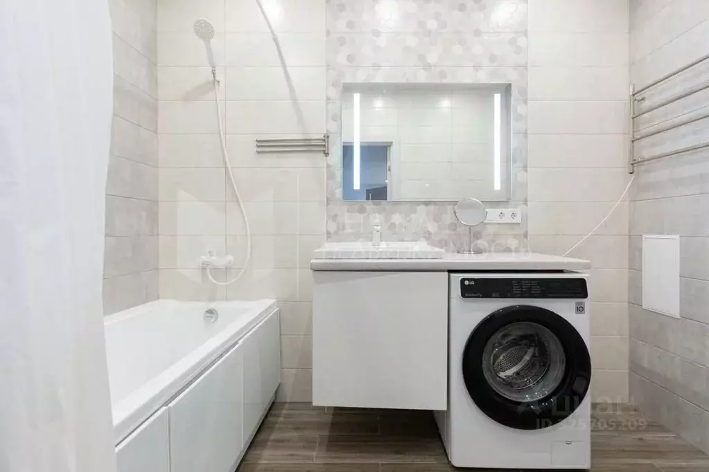 2-к кв. Тюменская область, Тюмень ул. Пархоменко, 119 (61.39 м) - Фото 1