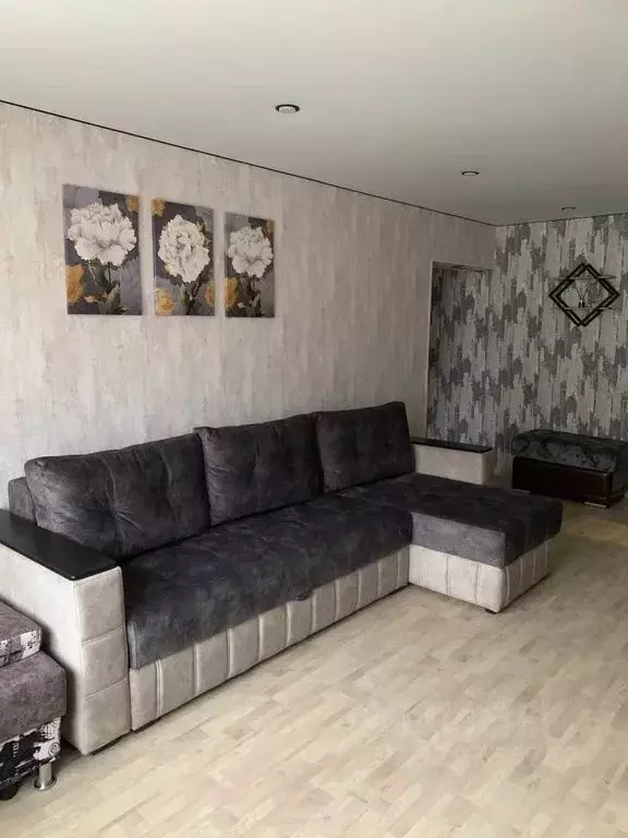 2-к кв. Тюменская область, Тобольск 7-й мкр, 22 (56.0 м) - Фото 1