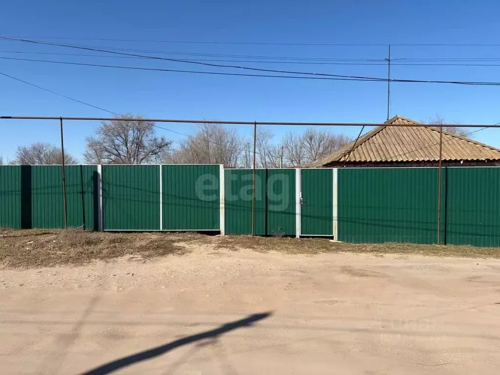 Дом в Калмыкия, Целинный район, с. Троицкое ул. Чехова, 6 (54 м) - Фото 1