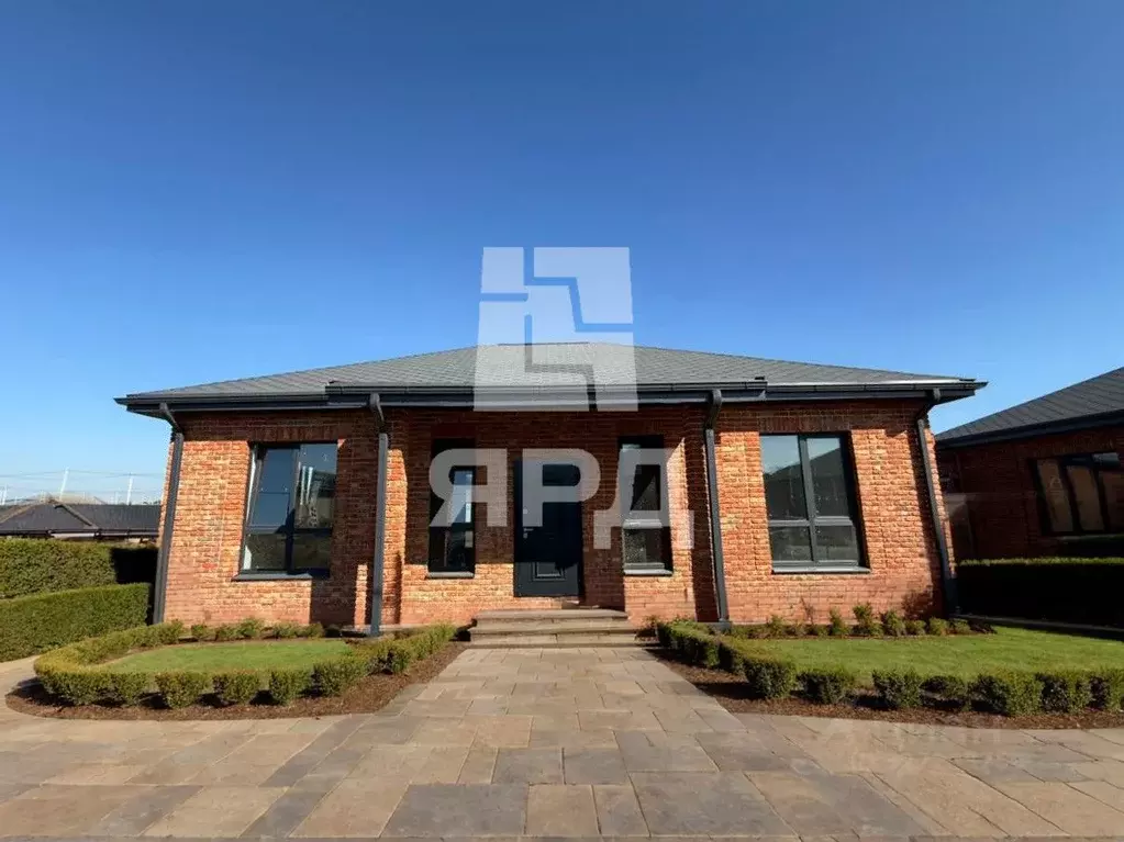 Дом в Ростовская область, Неклиновский район, с. Новобессергеневка ул. ... - Фото 1