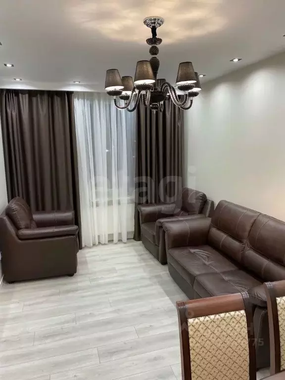 3-к кв. Санкт-Петербург ул. Парфеновская, 11к1 (80.0 м) - Фото 1