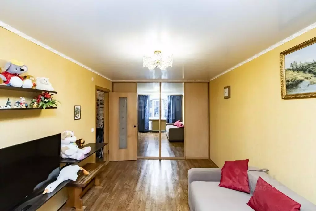 2-к кв. Тюменская область, Тюмень ул. 50 лет Октября, 33 (50.6 м) - Фото 1