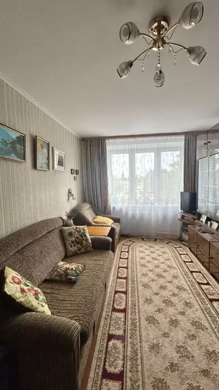 3-к кв. Ленинградская область, Луга просп. Кирова, 68 (56.0 м) - Фото 0