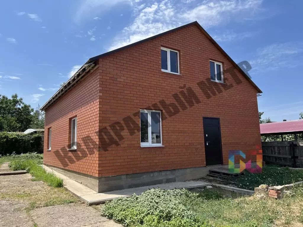 Дом в Калмыкия, Элиста ул. Б.К. Пашкова (180 м) - Фото 1