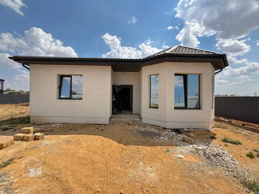 Дом в Крым, Сакский район, с. Лесновка ул. Школьная, 2 (110 м) - Фото 1