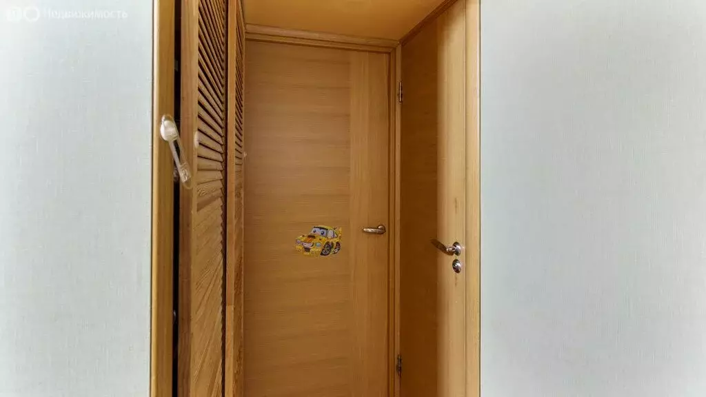 2-комнатная квартира: Тюмень, улица Монтажников, 12 (43.8 м) - Фото 1