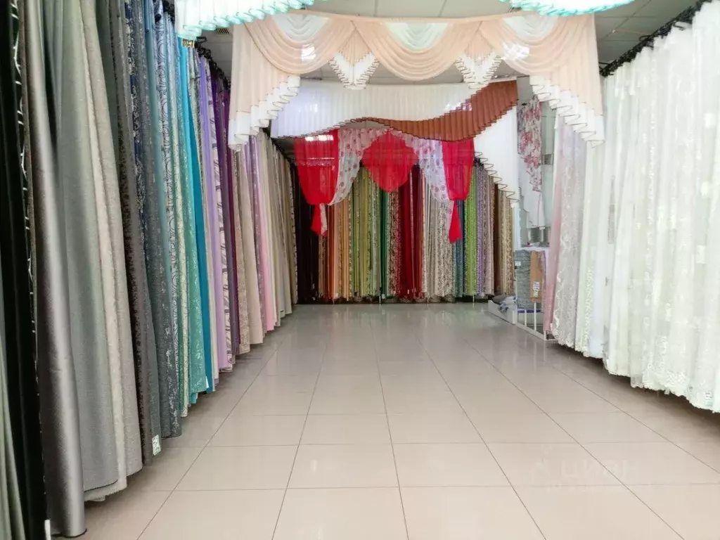 Торговая площадь в Саратовская область, Энгельс пл. Свободы, 3/1 (211 ... - Фото 2