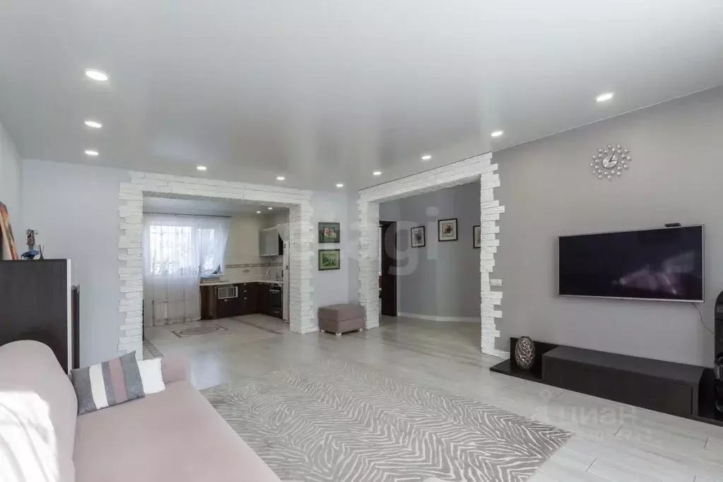 Дом в Алтайский край, Барнаул городской округ, с. Власиха, Октябрьский ... - Фото 1