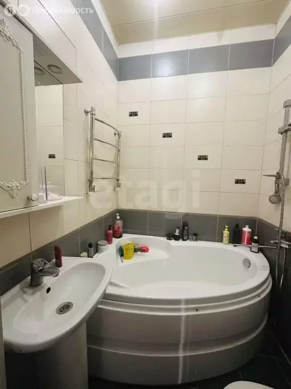3-комнатная квартира: Батайск, улица Вильямса, 2 (68 м) - Фото 0