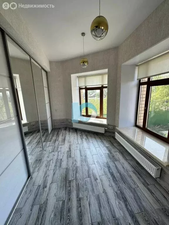 Дом в село Кальтовка, Центральная улица, 4 (320 м) - Фото 1