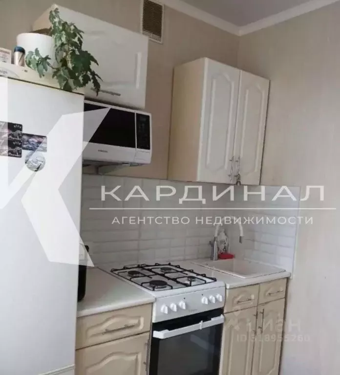 3-к кв. Белгородская область, Старый Оскол Молодогвардеец мкр, 11 ... - Фото 0