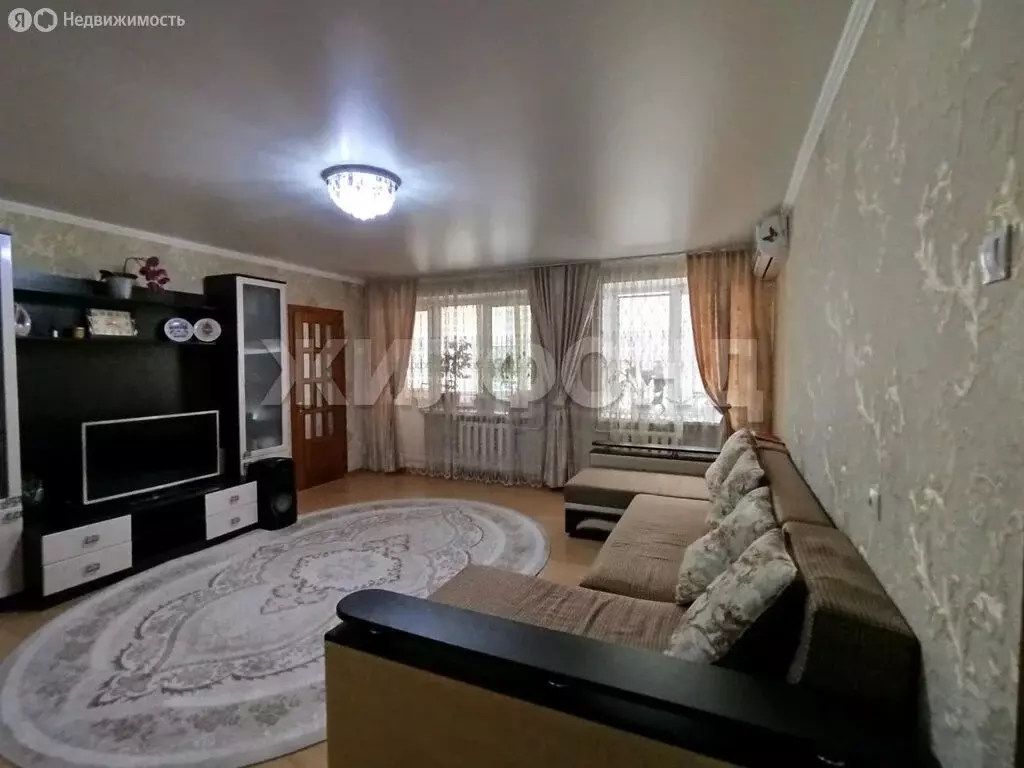 3-комнатная квартира: Георгиевск, улица Быкова, 87/2 (851 м) - Фото 0