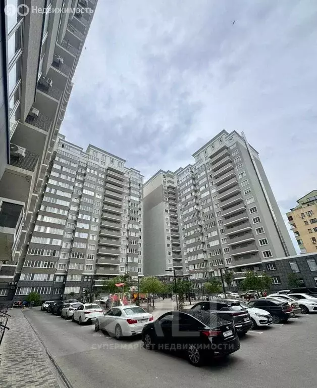 3-комнатная квартира: Махачкала, улица Вузовское Озеро, 13 (125 м) - Фото 1