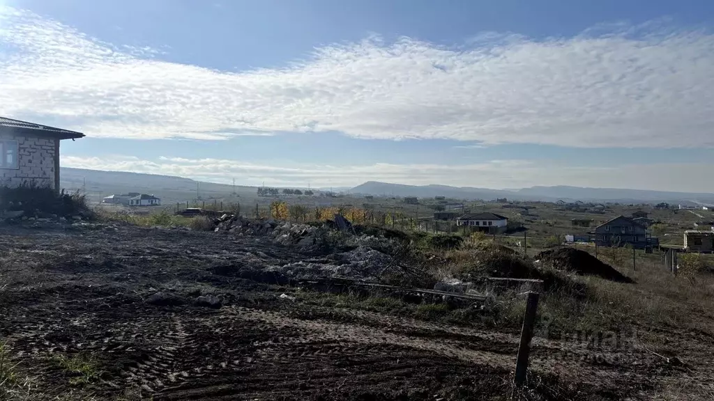 Участок в Крым, Симферопольский район, Чистенское с/пос, с. Левадки, ... - Фото 1