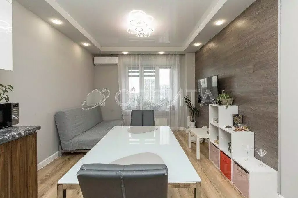 1-к кв. Тюменская область, Тюмень Комбинатская ул., 54к2 (44.9 м) - Фото 0