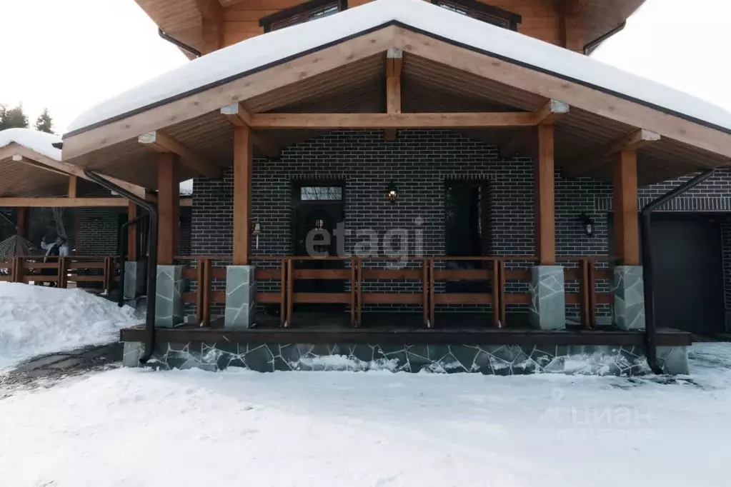Дом в Ханты-Мансийский АО, Ханты-Мансийск ул. Геологов, 22Б (250 м) - Фото 1