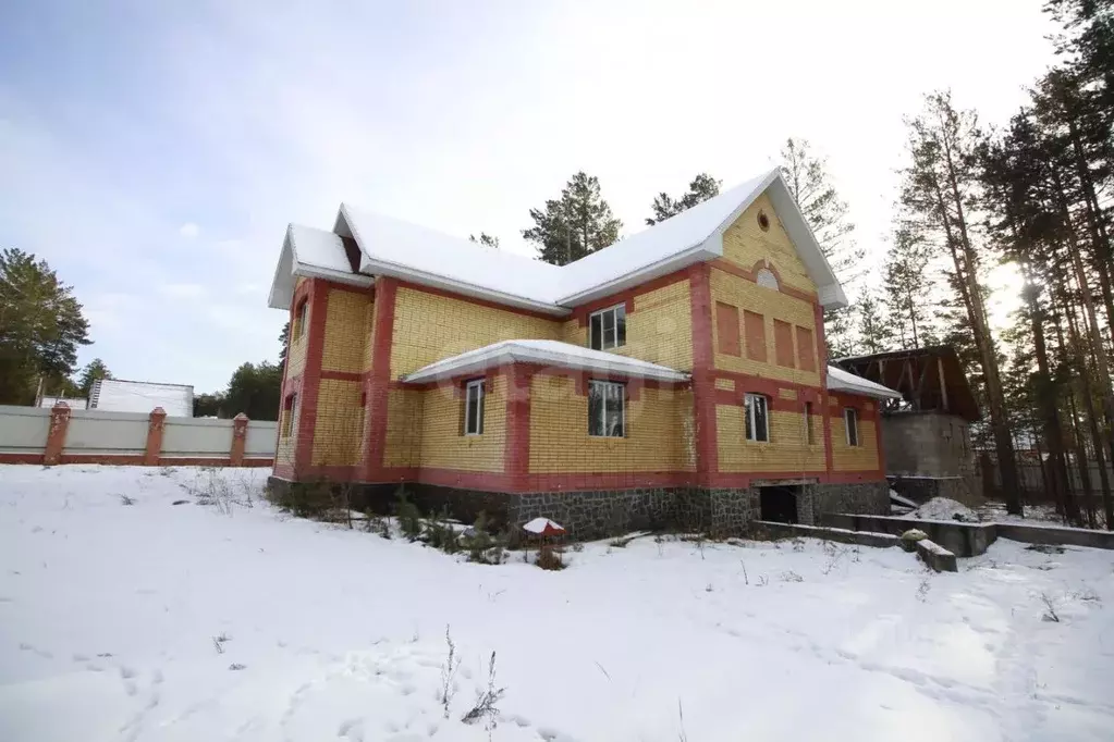 Дом в Забайкальский край, Читинский район, пос. Забайкальский ул. ... - Фото 1