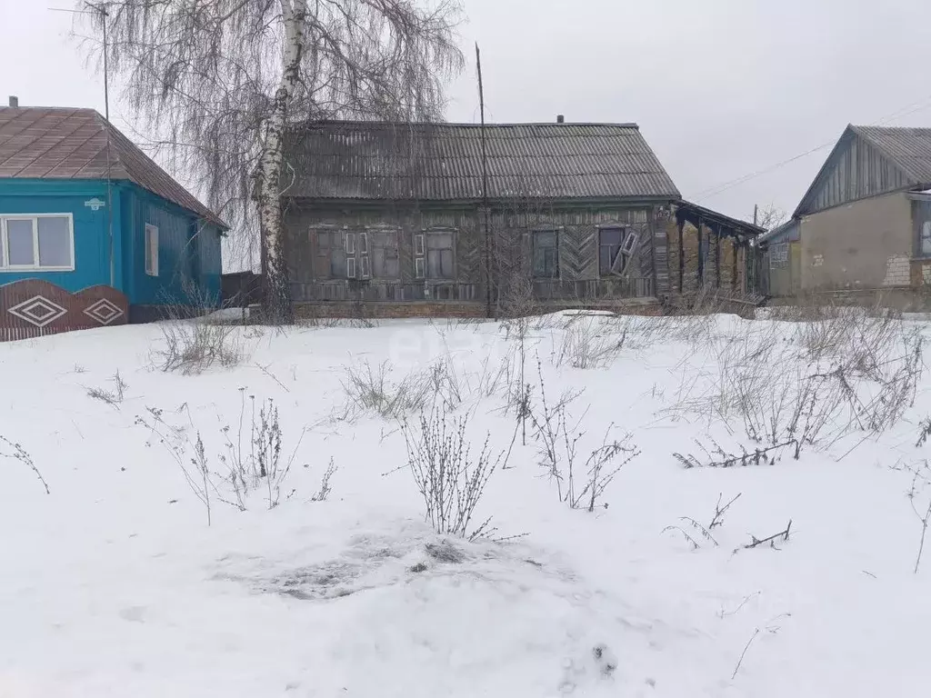 Дом в Саратовская область, Балашовский район, с. Пады Коммунистическая ... - Фото 0