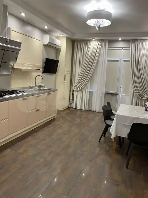 1-к. квартира, 60 м, 2/4 эт. - Фото 0