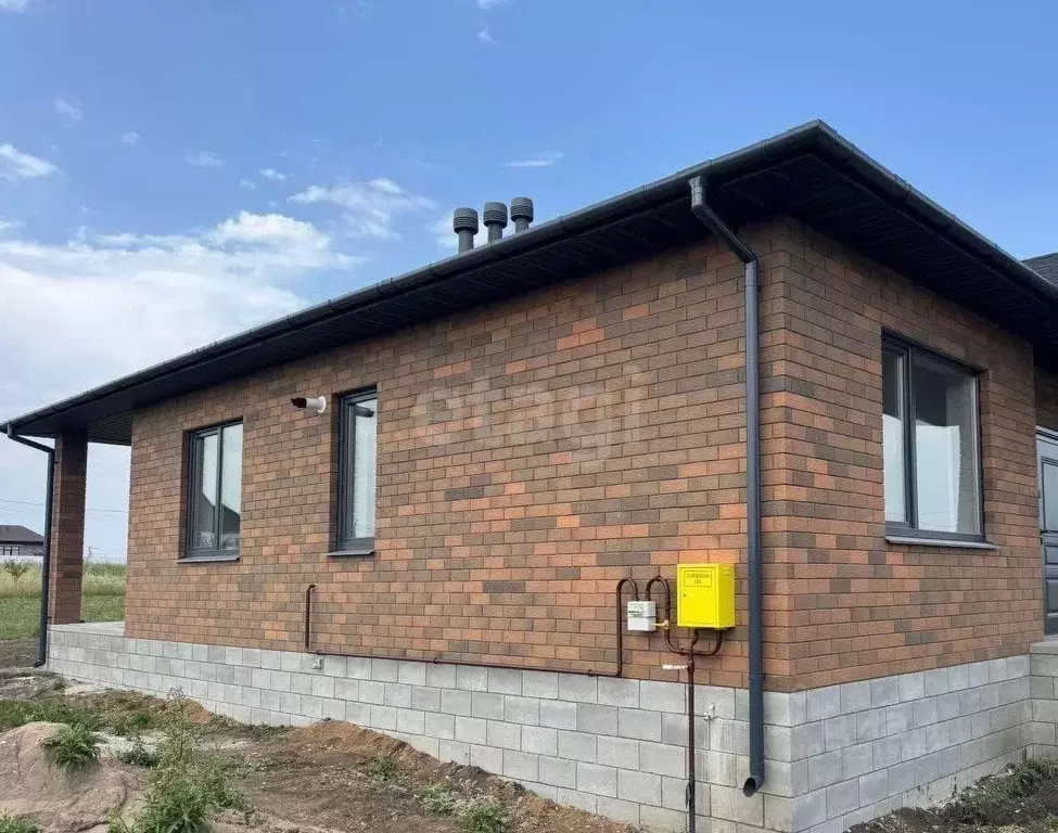 Дом в Белгородская область, Корочанский район, Мелиховское с/пос, с. ... - Фото 1