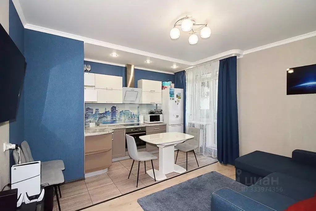 2-к кв. Тюменская область, Тюмень ул. Тимофея Чаркова, 81 (59.5 м) - Фото 1