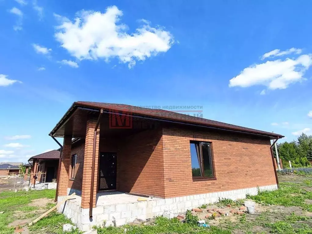 Дом в Белгородская область, Старооскольский городской округ, с. ... - Фото 1