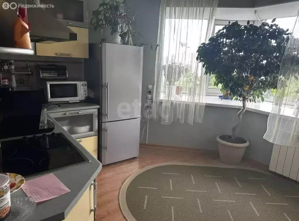 3-комнатная квартира: Тюмень, улица 50 лет Октября, 33А (74.4 м) - Фото 1