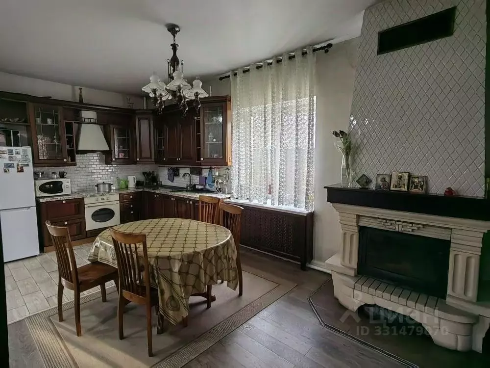 Дом в Иркутская область, Иркутск ул. Льва Толстого, 8 (194 м) - Фото 1