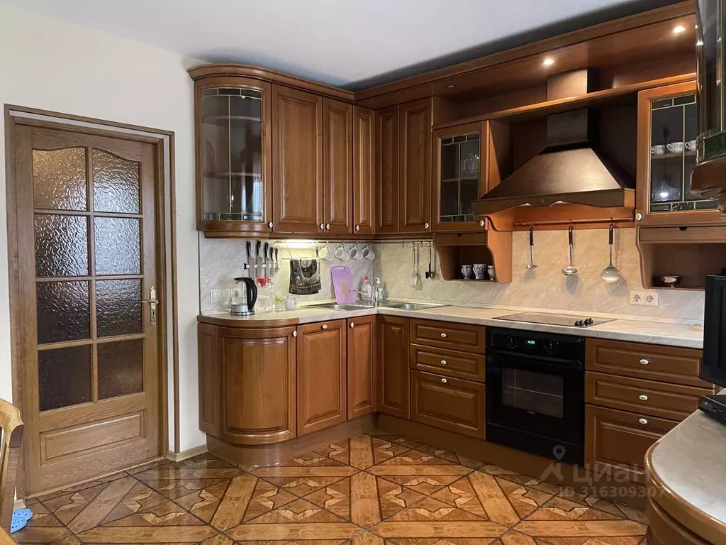 3-к кв. Омская область, Омск ул. Маршала Жукова, 105 (132.5 м) - Фото 2