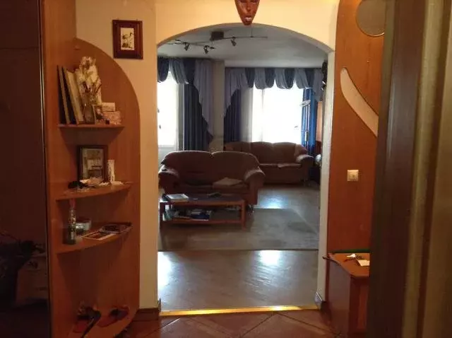 Продается 4-комнатная квартира - Фото 2