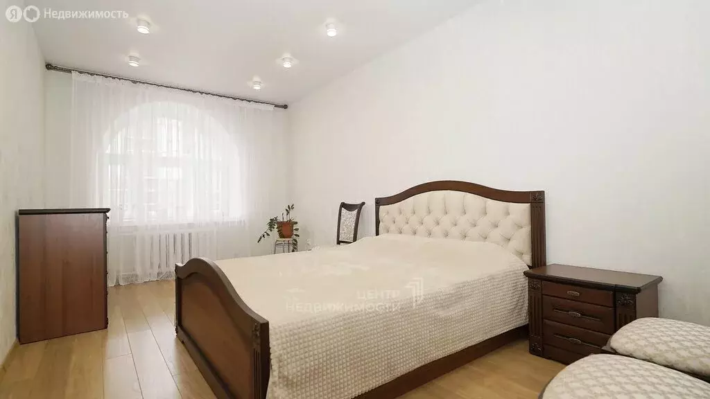 3-комнатная квартира: Казань, улица Баки Урманче, 8 (100 м) - Фото 1