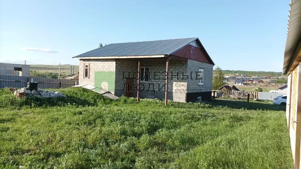 Дом в Саратовская область, д. Долгий Буерак ул. Заречная, 2А (120 м) - Фото 1