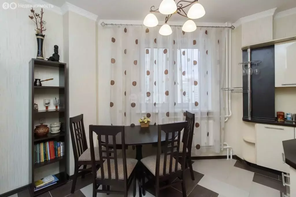 2-комнатная квартира: Тюмень, улица Станислава Карнацевича, 5 (54 м) - Фото 2