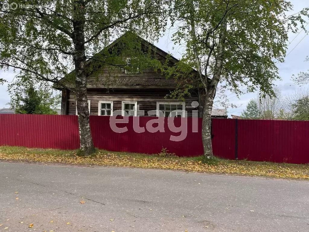 Дом в Новгородская область, рабочий посёлок Хвойная, Комсомольская ... - Фото 1