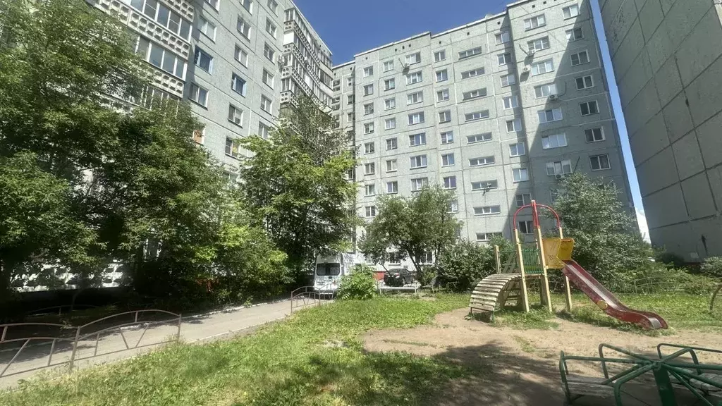 3-к кв. Омская область, Омск ул. Кирова, 22 (64.6 м) - Фото 0