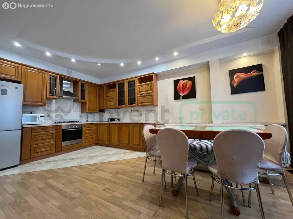 2-комнатная квартира: Калининград, Красная улица, 261А (74 м) - Фото 0