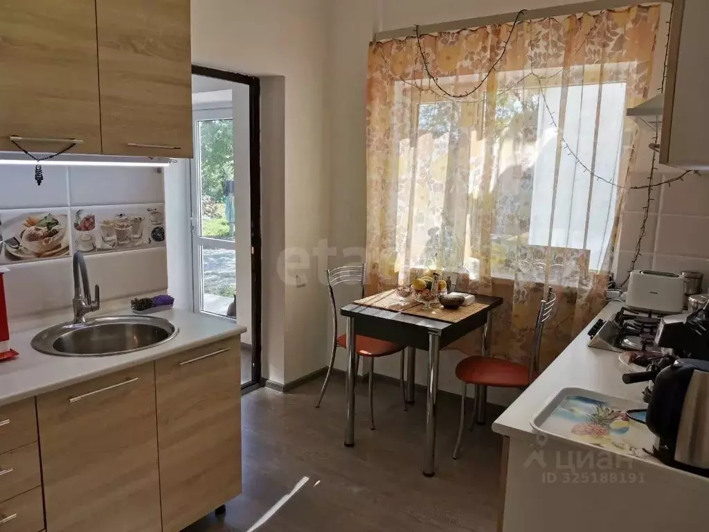 Дом в Крым, Раздольненский район, Березовское с/пос, с. Березовка ул. ... - Фото 1