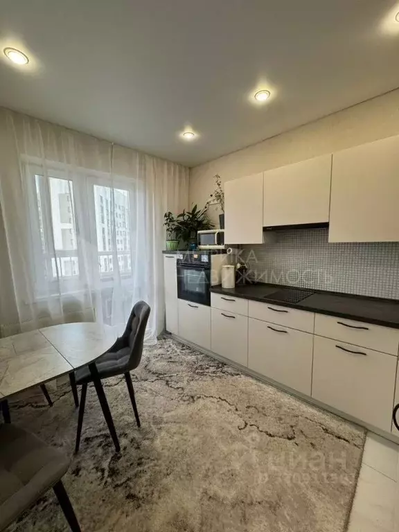 3-к кв. Тюменская область, Тюмень ул. Новоселов, 107к2 (55.7 м) - Фото 1