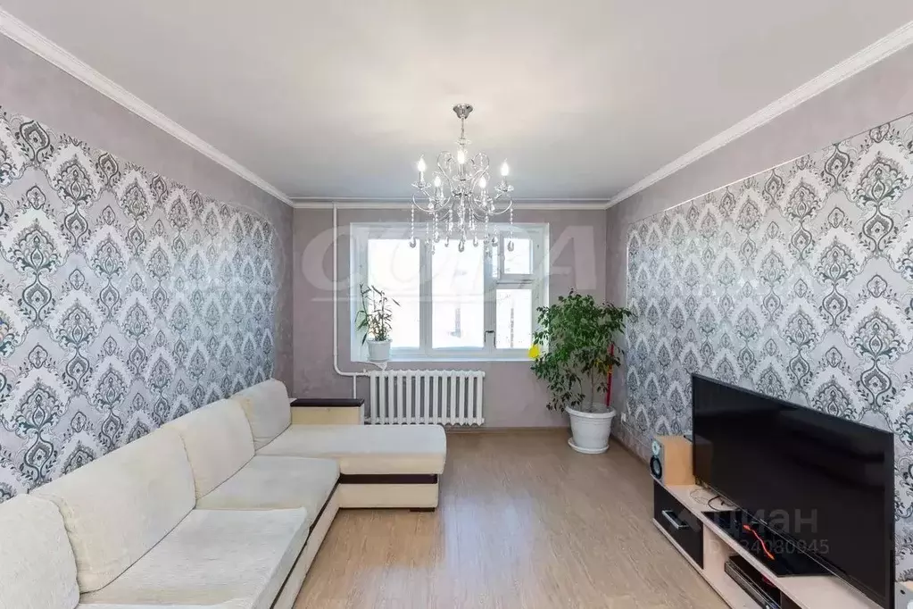 3-к кв. Тюменская область, Тюмень ул. Николая Семенова, 27 (90.2 м) - Фото 1