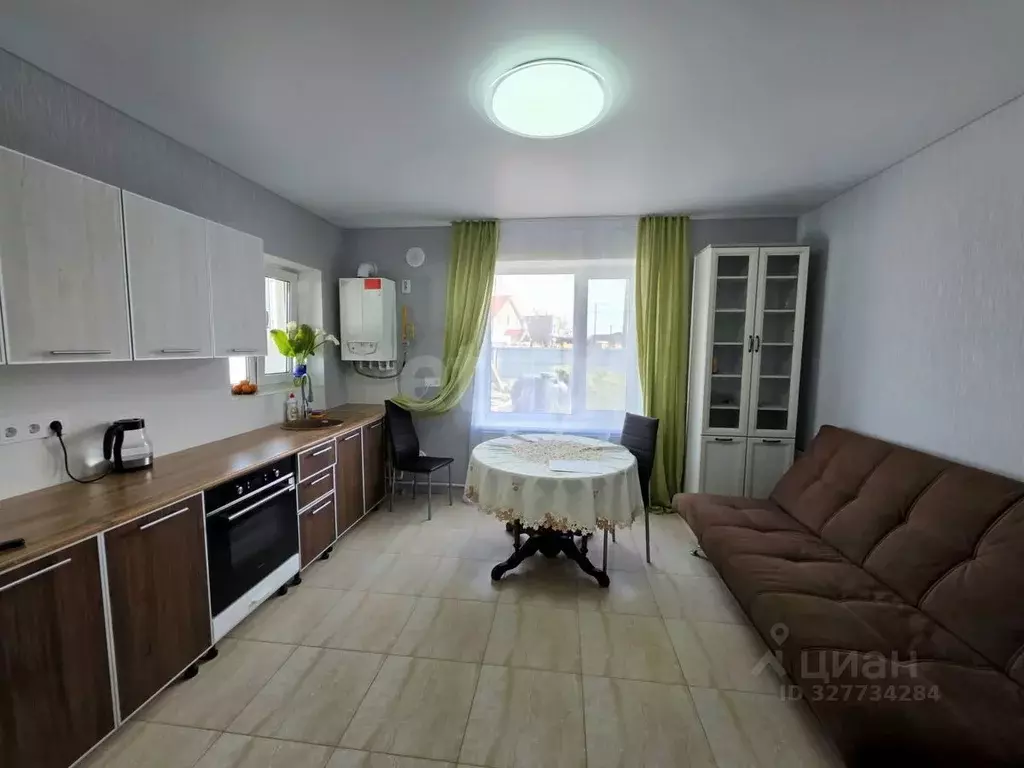 Дом в Крым, Сакский район, Ореховское с/пос, с. Михайловка ул. ... - Фото 1