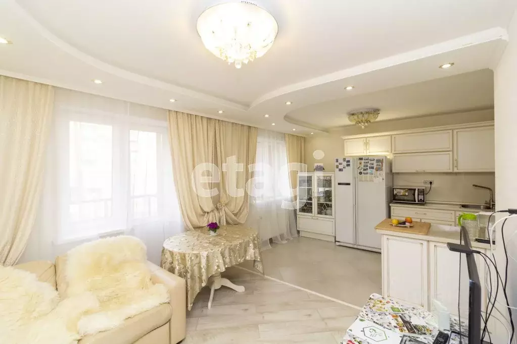 3-к кв. Тюменская область, Тюмень ул. Прокопия Артамонова, 4 (85.1 м) - Фото 2