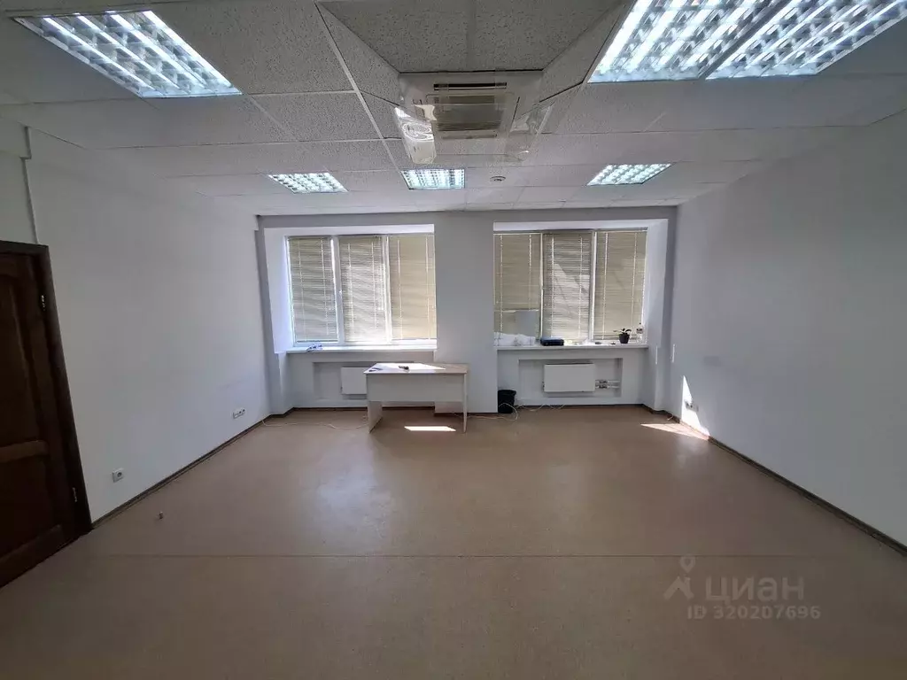 Офис в Саратовская область, Саратов ул. Танкистов, 37 (48 м) - Фото 1