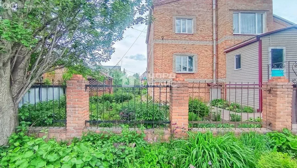 Дом в Омск, 12-я Любинская улица, 15 (394.6 м) - Фото 1