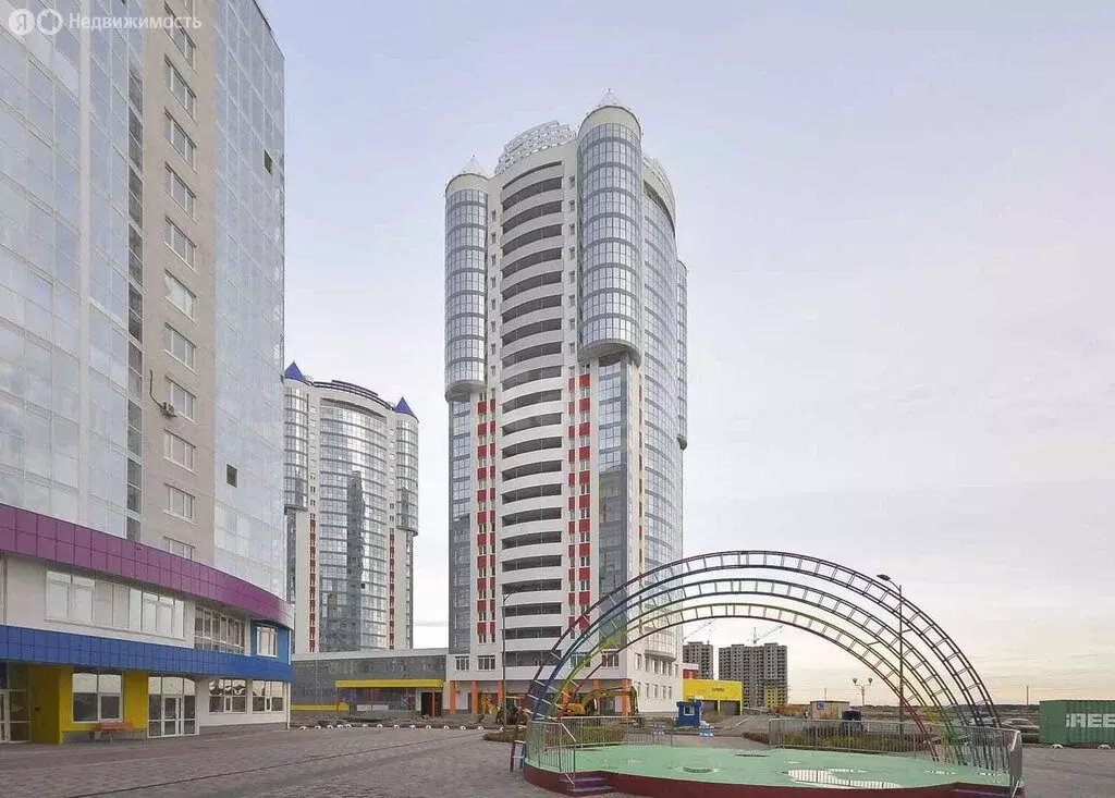 3-комнатная квартира: Тюмень, улица Федюнинского, 64к1 (79.9 м) - Фото 1