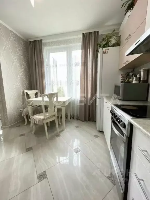 3-к кв. Тюменская область, Тюмень ул. Фармана Салманова, 26к2 (60.4 м) - Фото 2